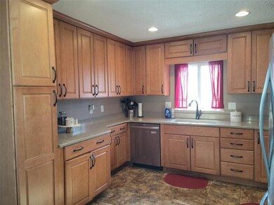 633 Concord Ln NW, Cedar Rapids, IA 52405 - photo 5