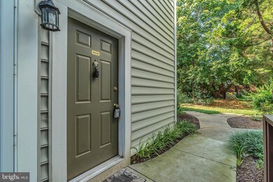 10028 Oakton Terrace Rd, Oakton, VA 22124 - photo 2