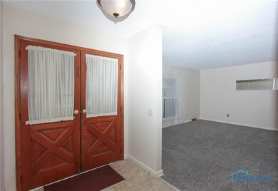 858 Maple Ln, Waterville, OH 43566 - photo 3