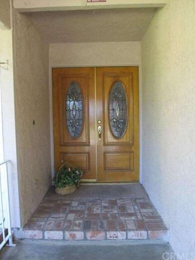 COVERED ENTRYWAY