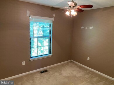 5910 Roberts Common Ct, Burke, VA 22015 - photo 6