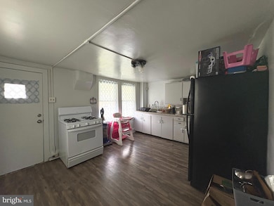 69 Palmer Ave, Coatesville, PA 19320 - photo 6