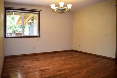 1975 Camellia Ave, Medford, OR 97504 - photo 5