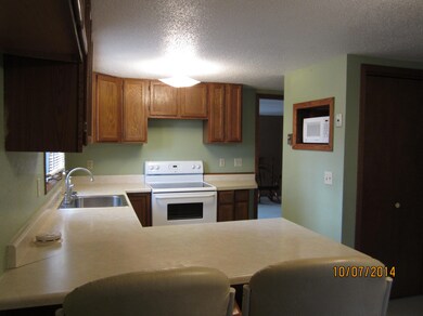 Kitchen facing Stove<|><|>