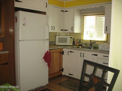 5472 Box R Kitchen 1