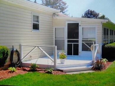 Patio/Deck Enclosed porch and rear deck with attra