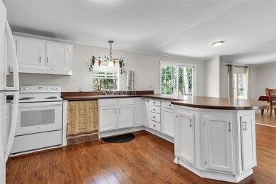 141 Cherokee Dr, Interlachen, FL 32148 - photo 5