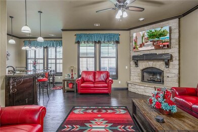 1017 Lindsey Ln, Moore, OK 73160 - photo 6