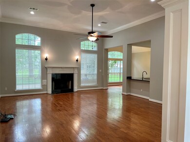 8 Lake Dr, Conroe, TX 77384 - photo 2