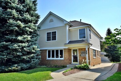 137 N Avon Rd, Elmhurst, IL 60126 - photo 2