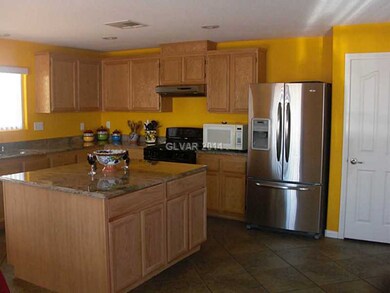 Kitchen. Beautiful, Spacious Kitchen w/Granite Cou