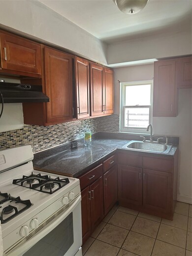 433 Howe Ave unit A, Bronx, NY 10473 - photo 4