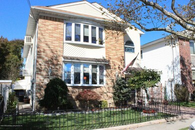 61 Hooper Ave, Staten Island, NY 10306 - photo 2