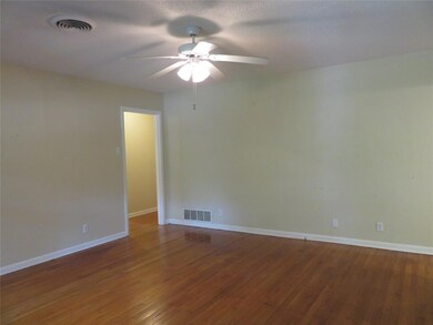 124 E Coffin St, Denison, TX 75021 - photo 4