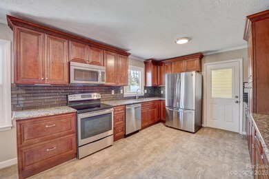 810 Waters St, Shelby, NC 28152 - photo 3