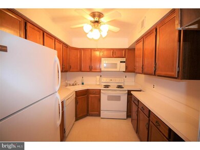 126 Leedom Way unit 126, Newtown, PA 18940 - photo 4
