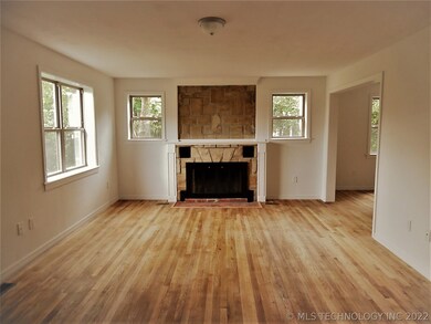 1007 E 5th St, Cushing, OK 74023 - photo 3