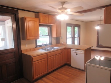 202 E Park St, Harvard, IL 60033 - photo 6