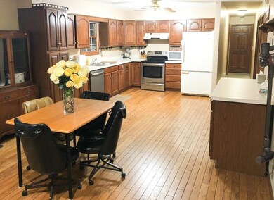 850 N Fordham Ave, Aurora, IL 60506 - photo 4