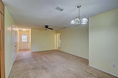 812 W Smith St, Cleburne, TX 76033 - photo 4