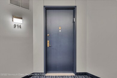 01-Int17 FrontDoor