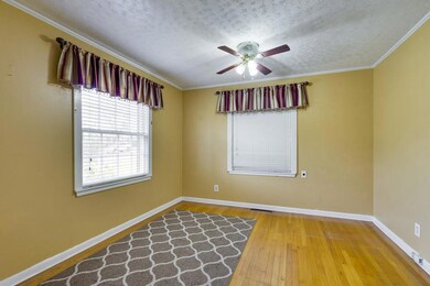 DINING ROOM WITH PLENTY OF ROOM TO FEED 2 OR 12