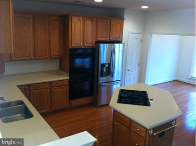 9970 Cyrandall Dr, Oakton, VA 22124 - photo 4