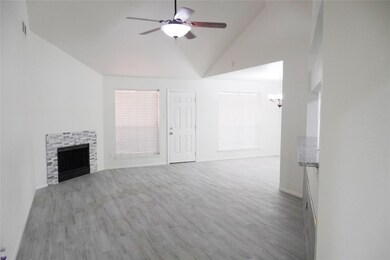 9406 Tree Bridge St, Houston, TX 77075 - photo 4