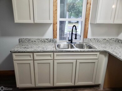 1006 N 6th Ave E, Newton, IA 50208 - photo 3