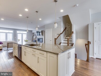 7222 Magpie Ln, Falls Church, VA 22043 - photo 6