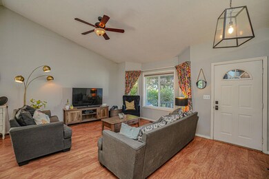 922 Hopkins Rd, Central Point, OR 97502 - photo 4