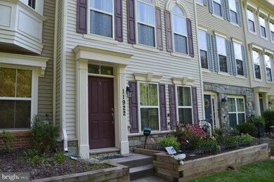 11922 Weybridge Ln, Germantown, MD 20876 - photo 2