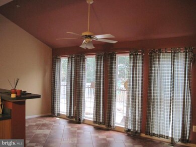 4307 Harbour Town Dr, Beltsville, MD 20705 - photo 3