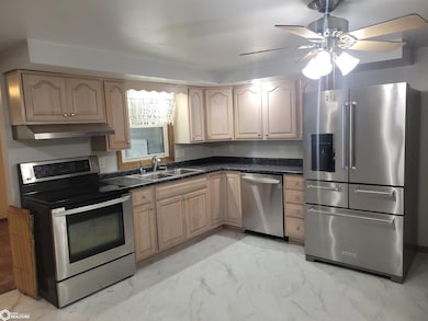 415 N Garfield Ave, Eagle Grove, IA 50533 - photo 2