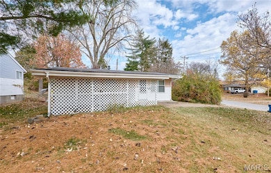 8701 Harold Dr, Saint Louis, MO 63134 - photo 3