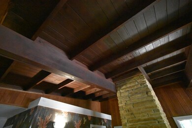 WOOD BEAMS/CEILINGS