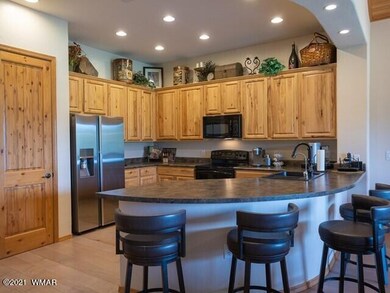 007_Kitchen & Breakfast Bar