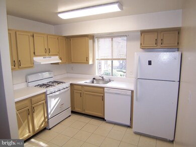 11909 Tarragon Rd unit H, Reisterstown, MD 21136 - photo 6