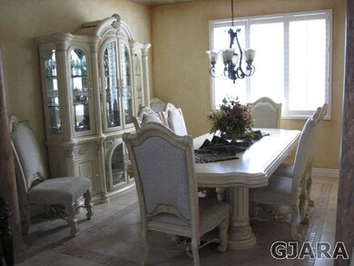 Dining Room has faux professionally painted walls 