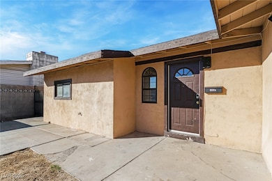 4504 Nolan Ln, Las Vegas, NV 89107 - photo 4