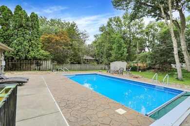 3341 Flintwood Dr, Columbus, IN 47203 - photo 5