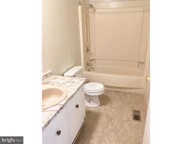 42 Eisenhower Cir, Whitehall, PA 18052 - photo 6