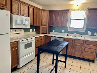 271 12th St NW, Cedar Rapids, IA 52405 - photo 6