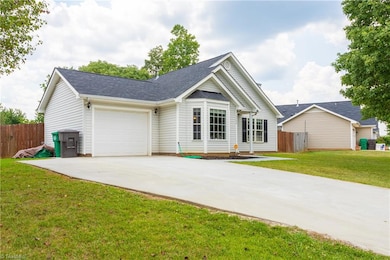 3592 Bent Trace Dr, High Point, NC 27265 - photo 5