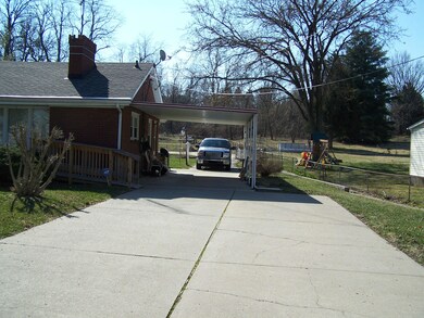 7106 E Manslick Rd, Louisville, KY 40228 - photo 3