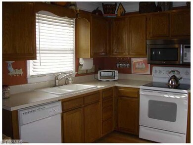 Kitchen. Spacious kitchen with Breakfast room