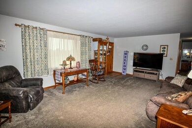 Living Room: 14.5'x22'