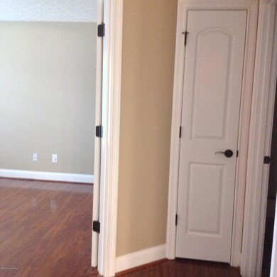 5814 Shepherd Crossing Dr, Louisville, KY 40219 - photo 5