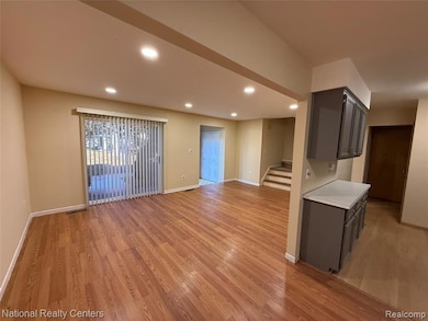 41846 Langley Dr, Sterling Heights, MI 48313 - photo 4