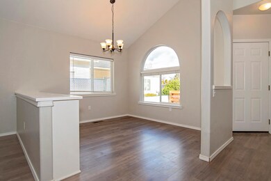 571 Mountain View Dr, Central Point, OR 97502 - photo 7